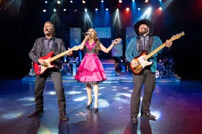 Country Tonite cast performing